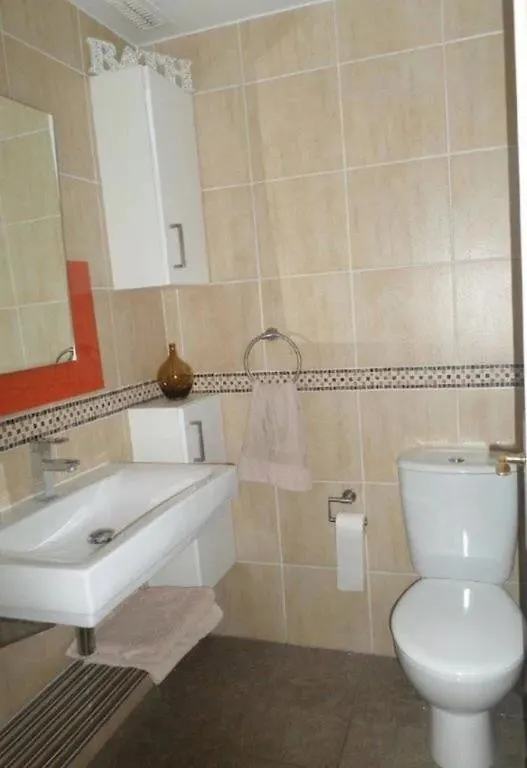 公寓 Modern 2 Bedroom Penthouse With Huge Private Roof Top Terrace,Free Parking And Free Wifi 贝纳尔马德纳